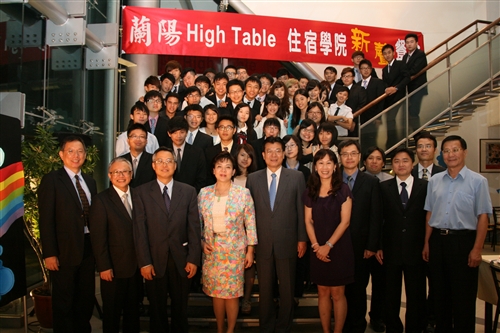 蘭陽校園High Table Dinner資創系新生與師長合影
