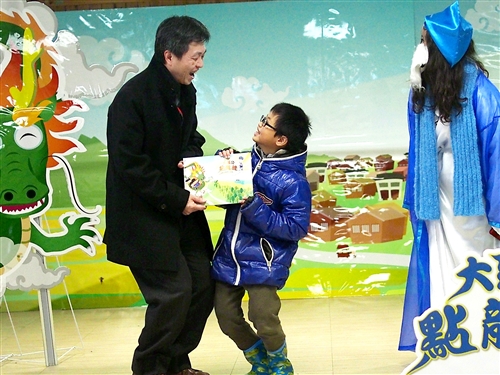 資傳系同學為小學生出版《大道公點龍睛》鄉土故事繪本。