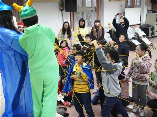 資傳系同學為小學生出版《大道公點龍睛》鄉土故事繪本。