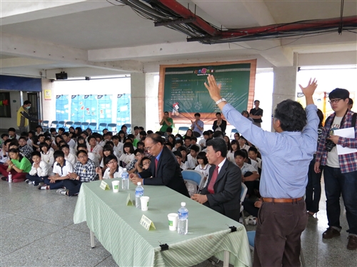 本校理學院與花蓮縣政府教育處合作推廣洄瀾化學教育。