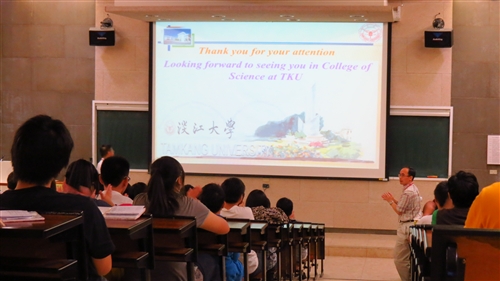 高中生用心、動腦在淡水校園玩科普。