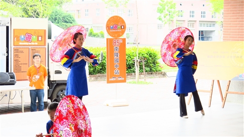 本校行動化學館再度前進高雄推廣化學教育。