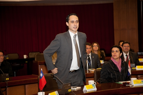 本校跨國遠距「亞洲研究所數位學習碩士在職專班」舉辦開學與歡迎茶會。