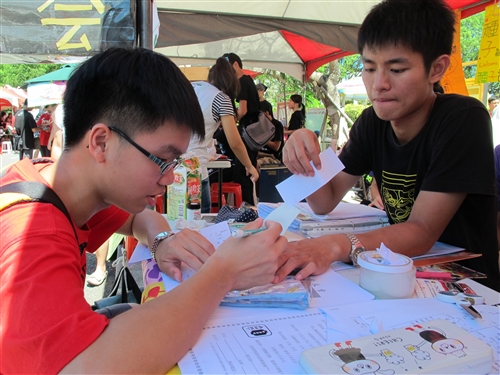 學生會、聯合校友會共同舉辦「102學年度社團招生博覽會」。