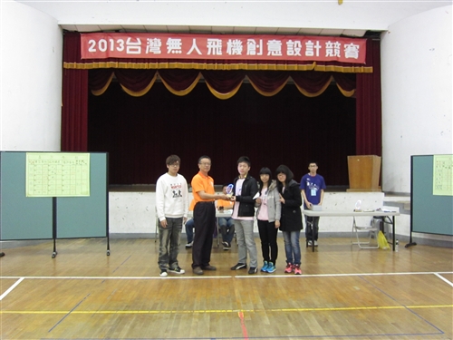 機電系學生參加「臺灣無人飛機創意設計競賽」獲佳績。