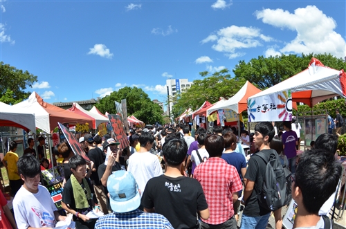 學生會、聯合校友會共同舉辦「102學年度社團招生博覽會」。