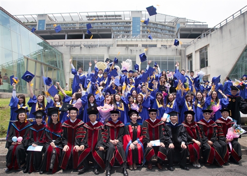 蘭陽校園舉行第5屆畢業典禮。