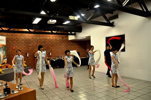 本校「2013年國際青年大使團」前往墨西哥進行文化交流。