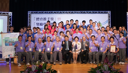 本校榮獲教育部102年度獎勵學校體育「績優學校獎」。