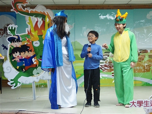 資傳系同學為小學生出版《大道公點龍睛》鄉土故事繪本。