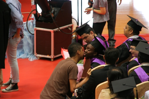 「有品有德　淡江了得」，本校舉行101學年度畢業典禮。