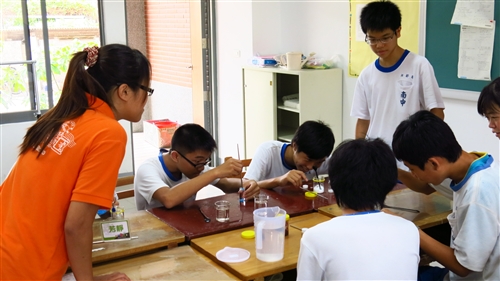 本校行動化學館再度前進高雄推廣化學教育。