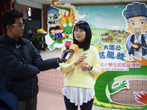 資傳系同學為小學生出版《大道公點龍睛》鄉土故事繪本。