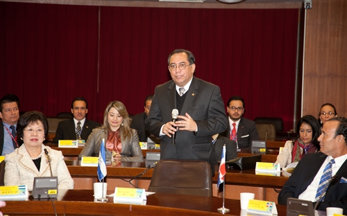 本校跨國遠距「亞洲研究所數位學習碩士在職專班」舉辦開學與歡迎茶會。