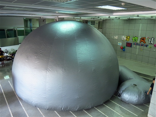 高中生用心、動腦在淡水校園玩科普。