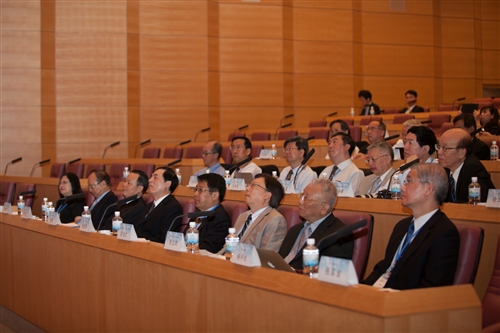 「海峽兩岸暨港澳地區大學校長論壇」於本校蘭陽校園舉行首場論壇。