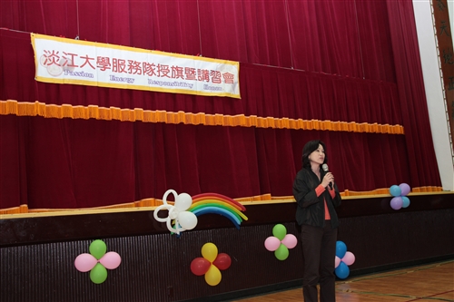 2013年學生寒假服務隊授旗出發！