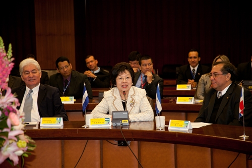 本校跨國遠距「亞洲研究所數位學習碩士在職專班」舉辦開學與歡迎茶會。