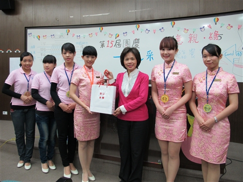 親善大使團歡慶祝15週年團慶。