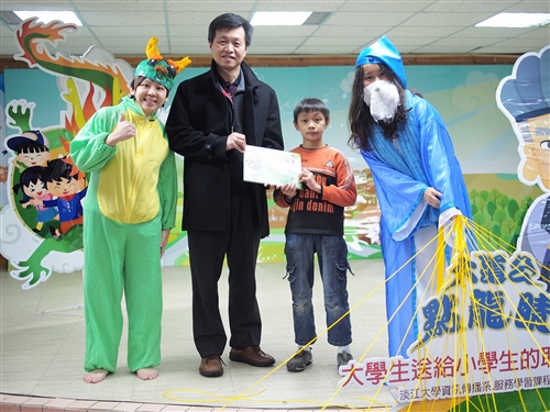 資傳系同學為小學生出版《大道公點龍睛》鄉土故事繪本。