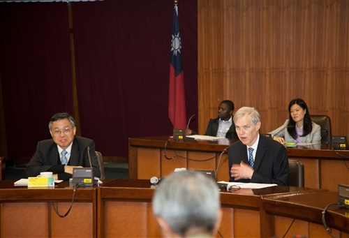 卜睿哲博士專題演講談「面對中國大陸：台灣未來的挑戰」。