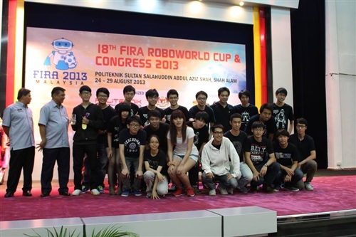 FIRA世界盃機器人大賽電機系機器人再創佳績。
