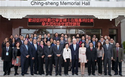 本校跨國遠距「亞洲研究所數位學習碩士在職專班」舉辦開學與歡迎茶會。