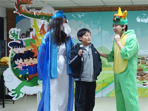 資傳系同學為小學生出版《大道公點龍睛》鄉土故事繪本。