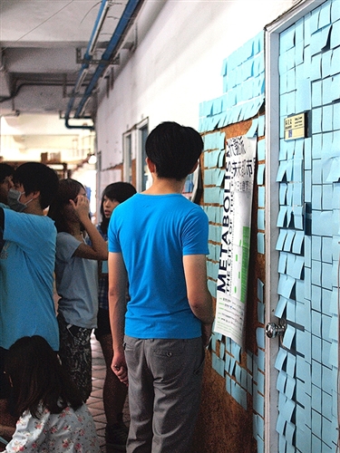 建築系大一設計課教學實習活動：「色彩佔領系館計畫」。