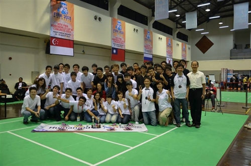 FIRA世界盃機器人大賽電機系機器人再創佳績。