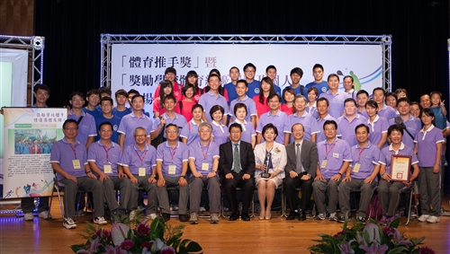 本校榮獲教育部102年度獎勵學校體育「績優學校獎」。