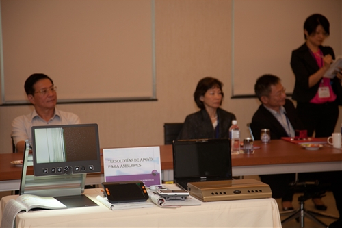 巴拉圭總統佛朗哥伉儷一行17人蒞校參訪盲生資源中心。