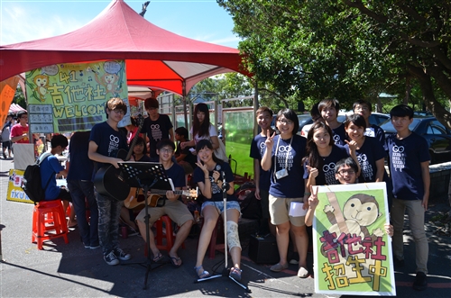 學生會、聯合校友會共同舉辦「102學年度社團招生博覽會」。