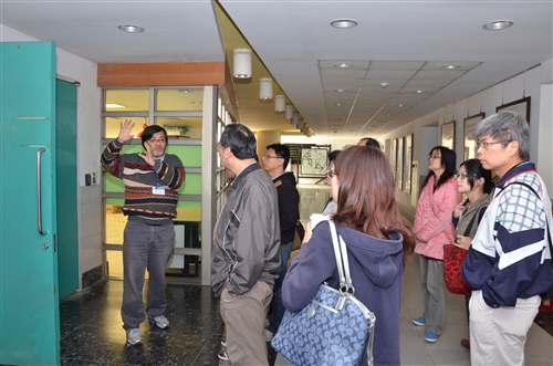 化學系舉辦全國性「2013第八屆鍾靈化學創意競賽」。