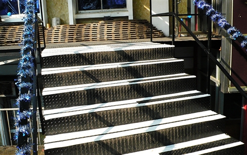 建築系大一設計課教學實習活動：「色彩佔領系館計畫」。