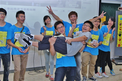 理學院舉辦國中、高中科學營。
