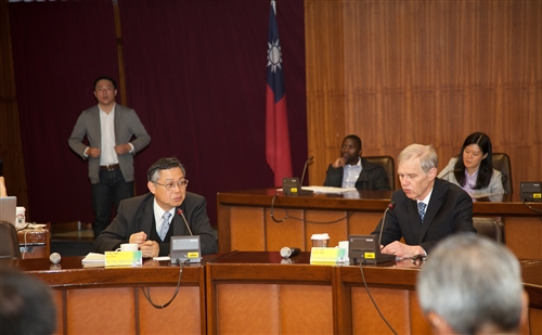 卜睿哲博士專題演講談「面對中國大陸：台灣未來的挑戰」。