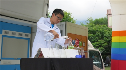 本校理學院與花蓮縣教育處合作推廣洄瀾化學教育。