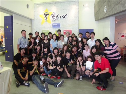 學務處舉辦101學年度社團學習與實作課程成果展：「星動心」。