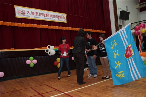 2013年學生寒假服務隊授旗出發！