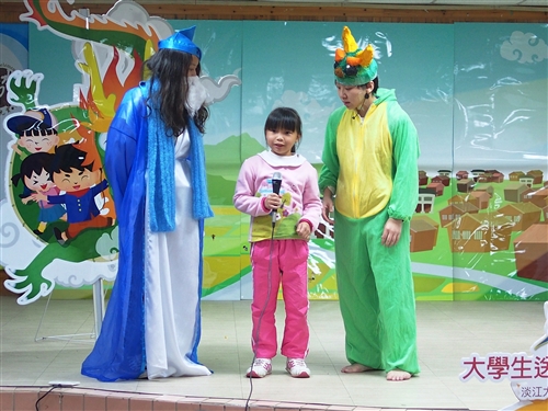 資傳系同學為小學生出版《大道公點龍睛》鄉土故事繪本。