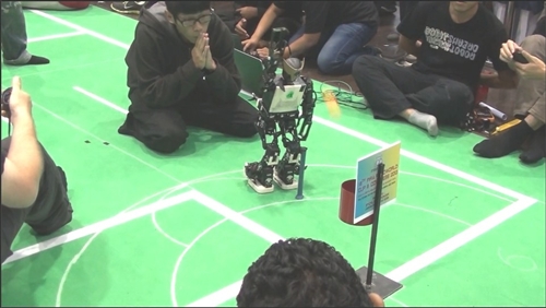 FIRA世界盃機器人大賽電機系機器人再創佳績。