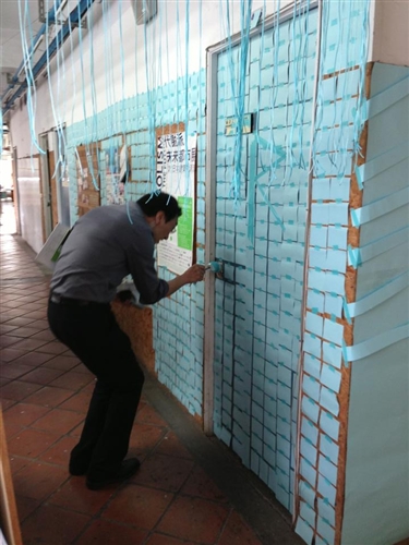 建築系大一設計課教學實習活動：「色彩佔領系館計畫」。