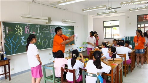 本校行動化學館再度前進高雄推廣化學教育。