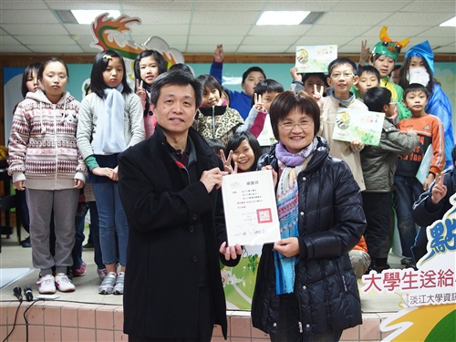 資傳系同學為小學生出版《大道公點龍睛》鄉土故事繪本。