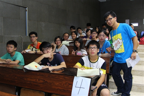 理學院舉辦國中、高中科學營。