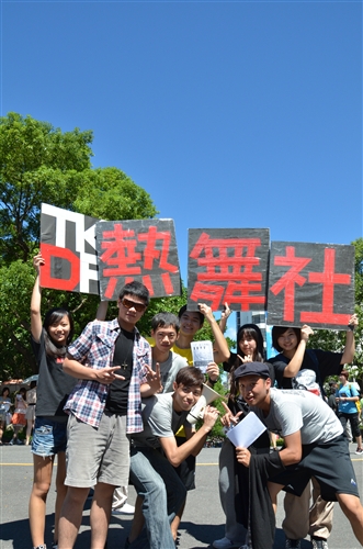 學生會、聯合校友會共同舉辦「102學年度社團招生博覽會」。