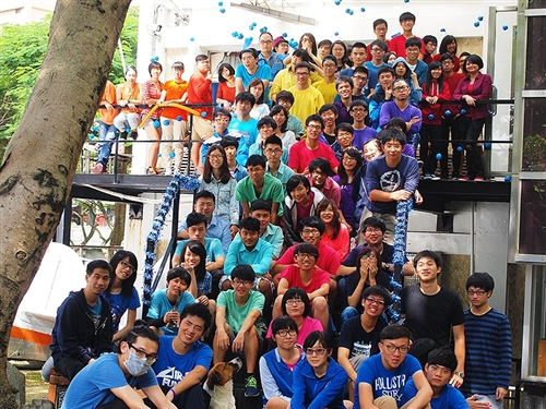 建築系大一設計課教學實習活動：「色彩佔領系館計畫」。