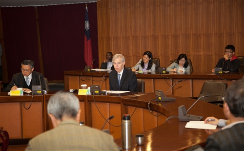 卜睿哲博士專題演講談「面對中國大陸：台灣未來的挑戰」。