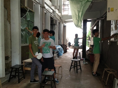 建築系大一設計課教學實習活動：「色彩佔領系館計畫」。